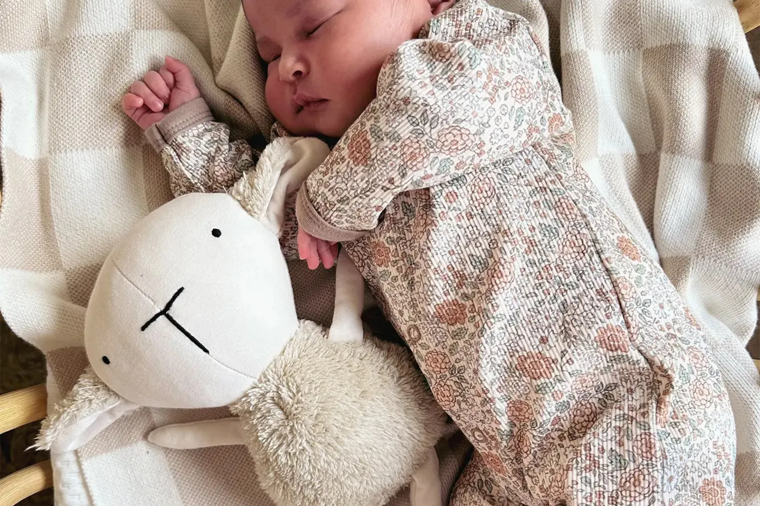 Ruhe durch Rauschen: Wie Teddybären mit Geräuschen den Babyschlaf verbessern?