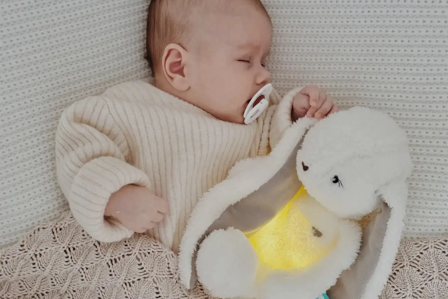 Die ersten Momente des Lebens: Die Auswirkungen der Herztöne und des Geräusches der Fruchtblase auf den Schlaf des Babys