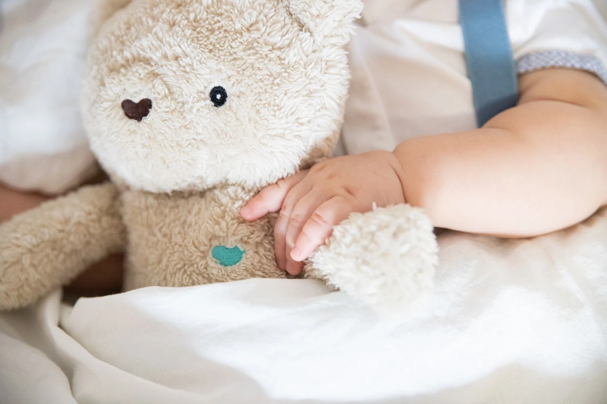Geschenk zur Babyparty – ein Teddybär, den jede werdende Mutter zu schätzen weiß
